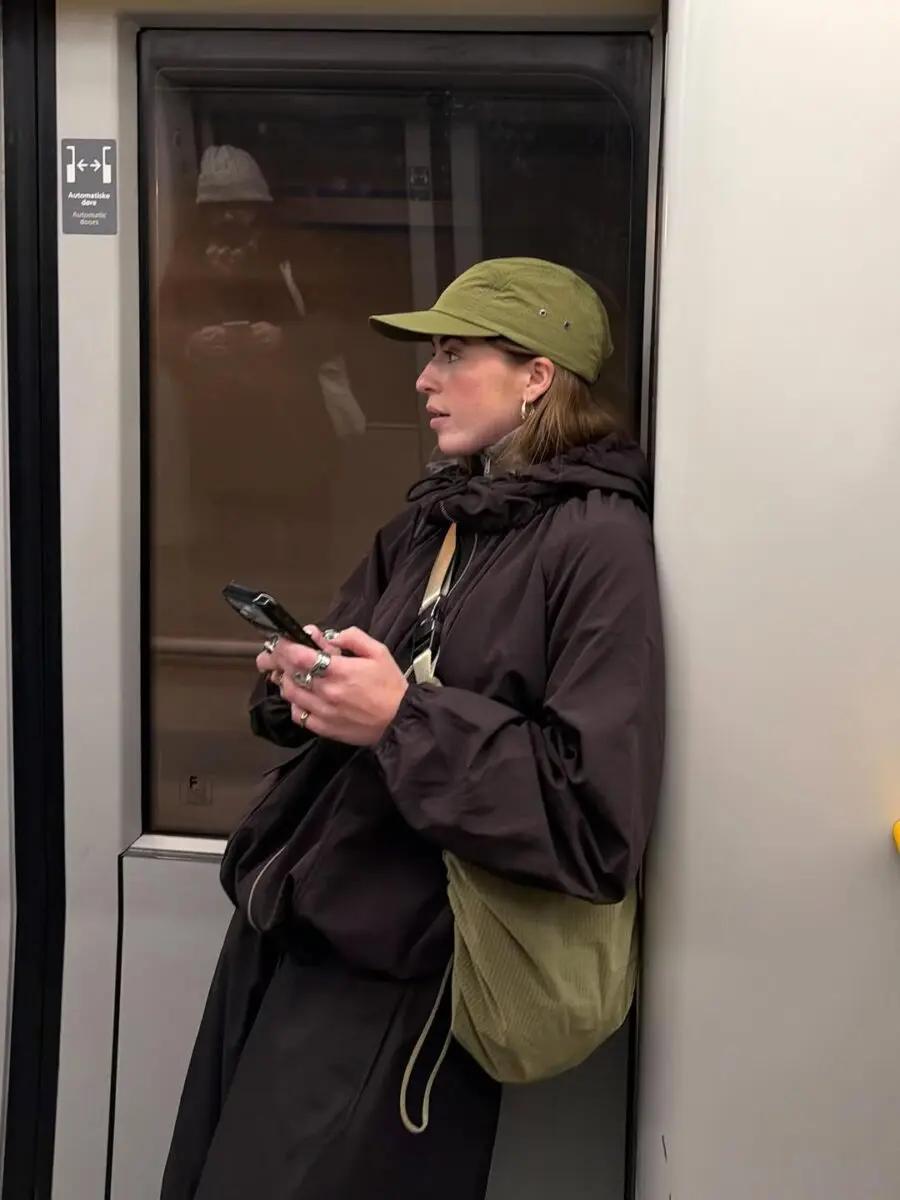 Effortlessly chic subway style for comfort lovers