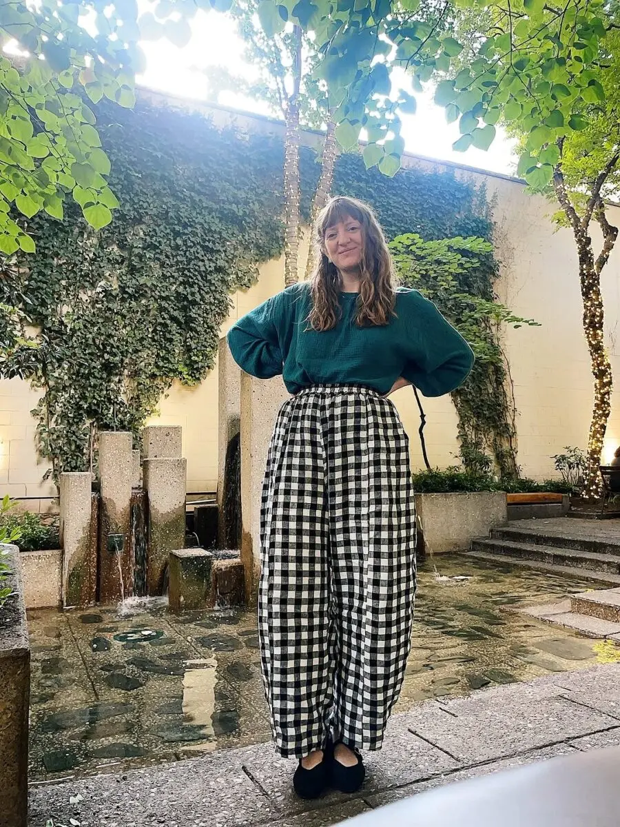 Chic and relaxed palazzo pants ensemble