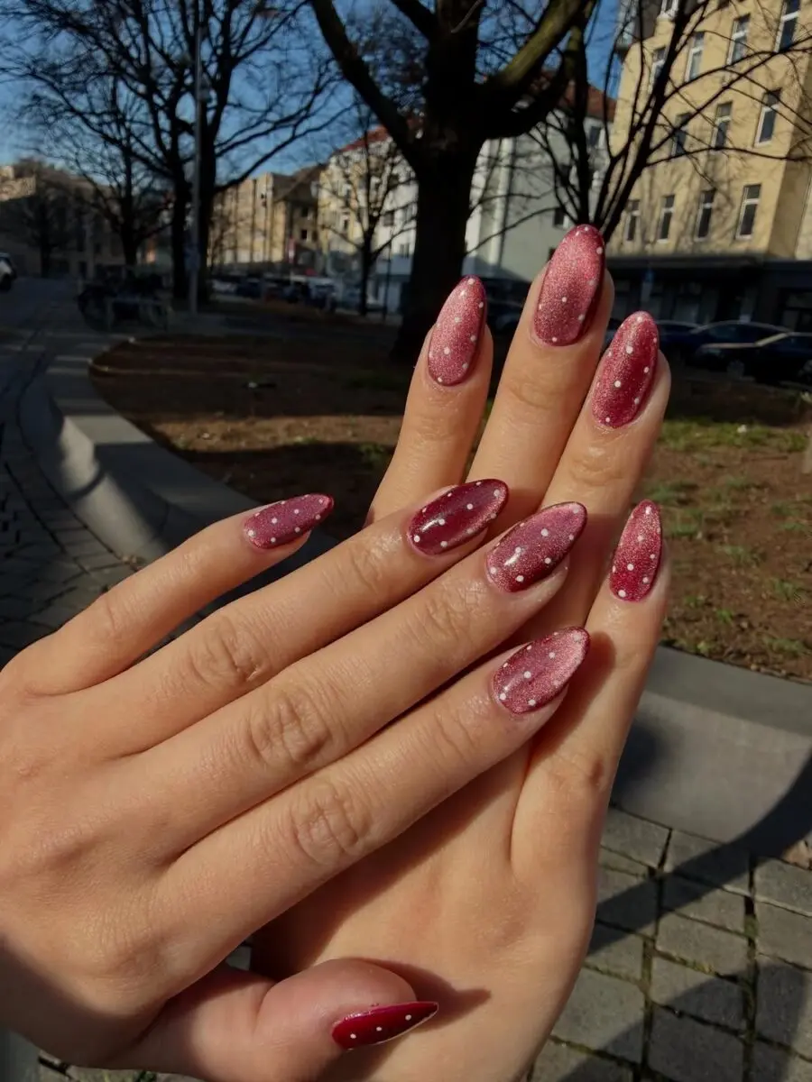 Glamorous Cat Eye Nails with Shimmering Effect