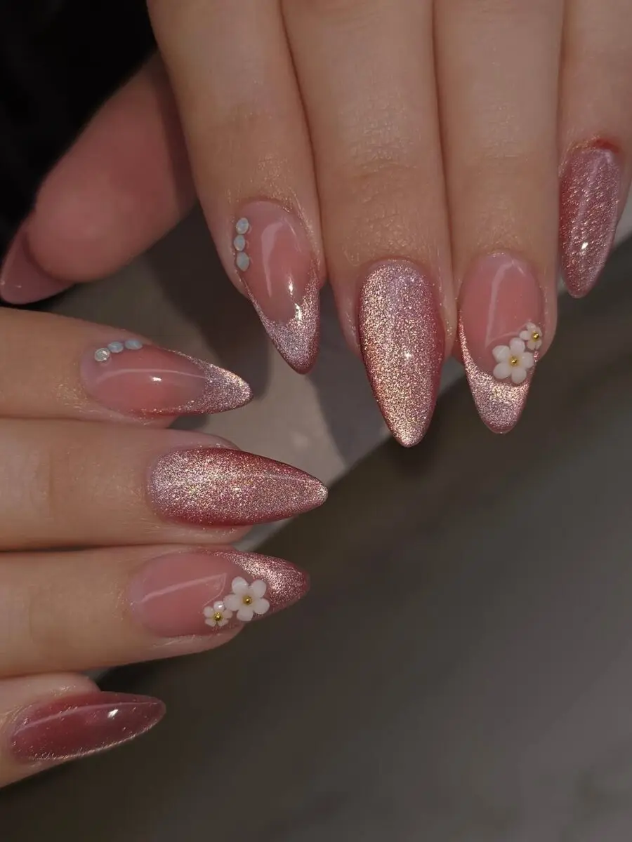 Glamorous cat eye nails with floral accents