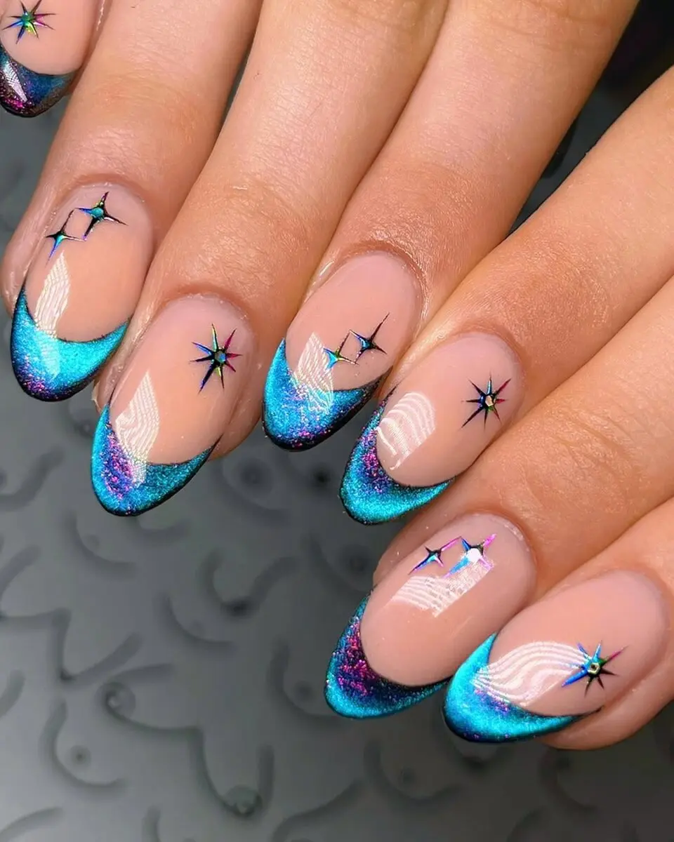 Trendy cat eye nails with glimmering details
