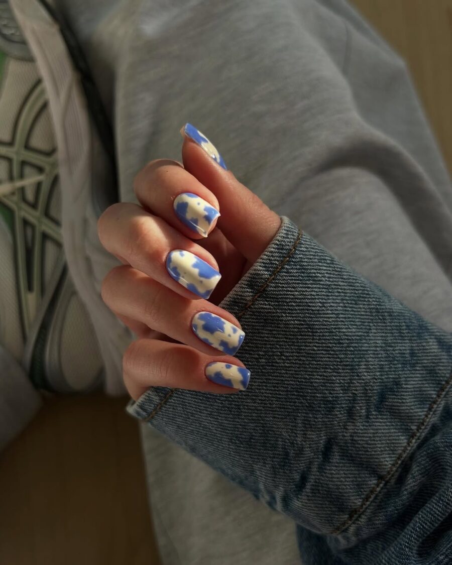 Chic cloud pattern nails for trendy vibes