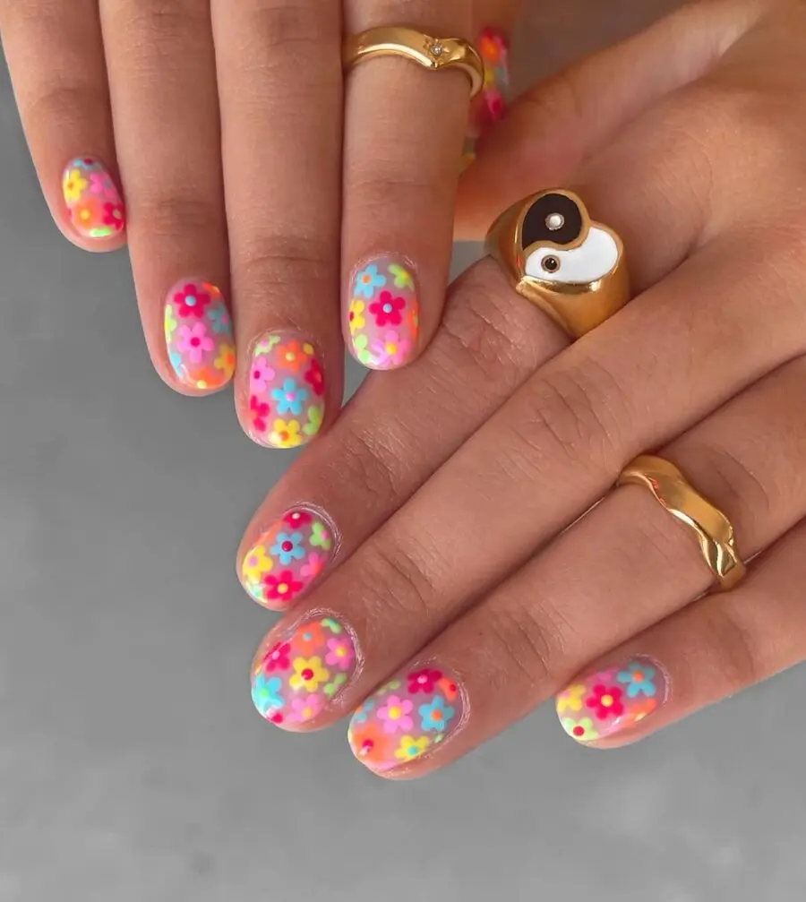 Vibrant floral designs for cheerful nails