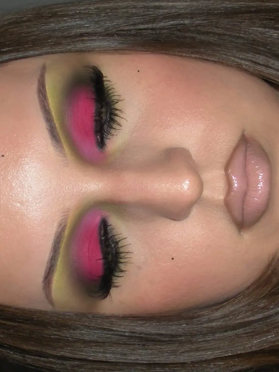 Bold and vibrant summer eye makeup look