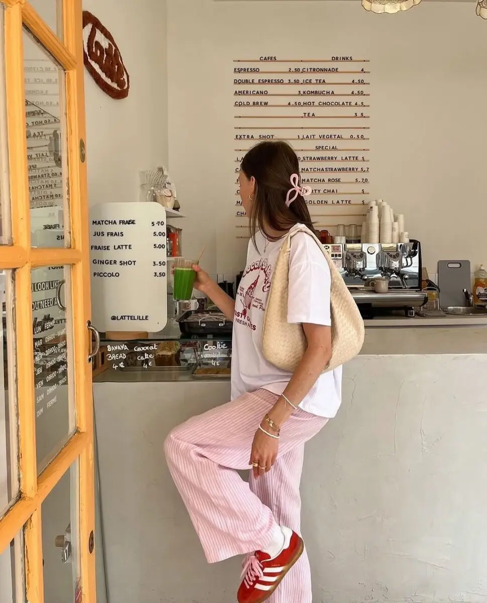 Chic Comfort for Your Café Visits