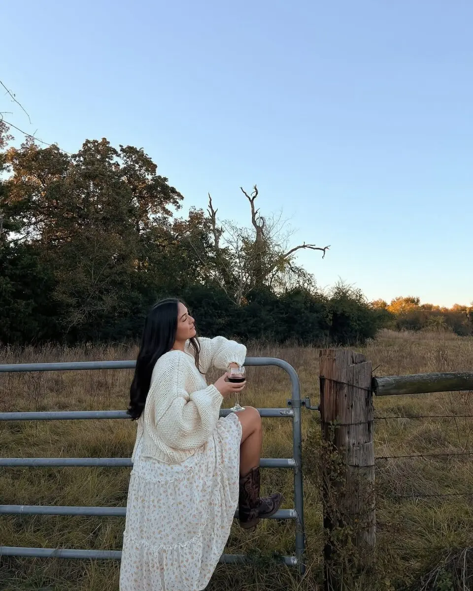 Charming Fall Outfit with Western Vibes