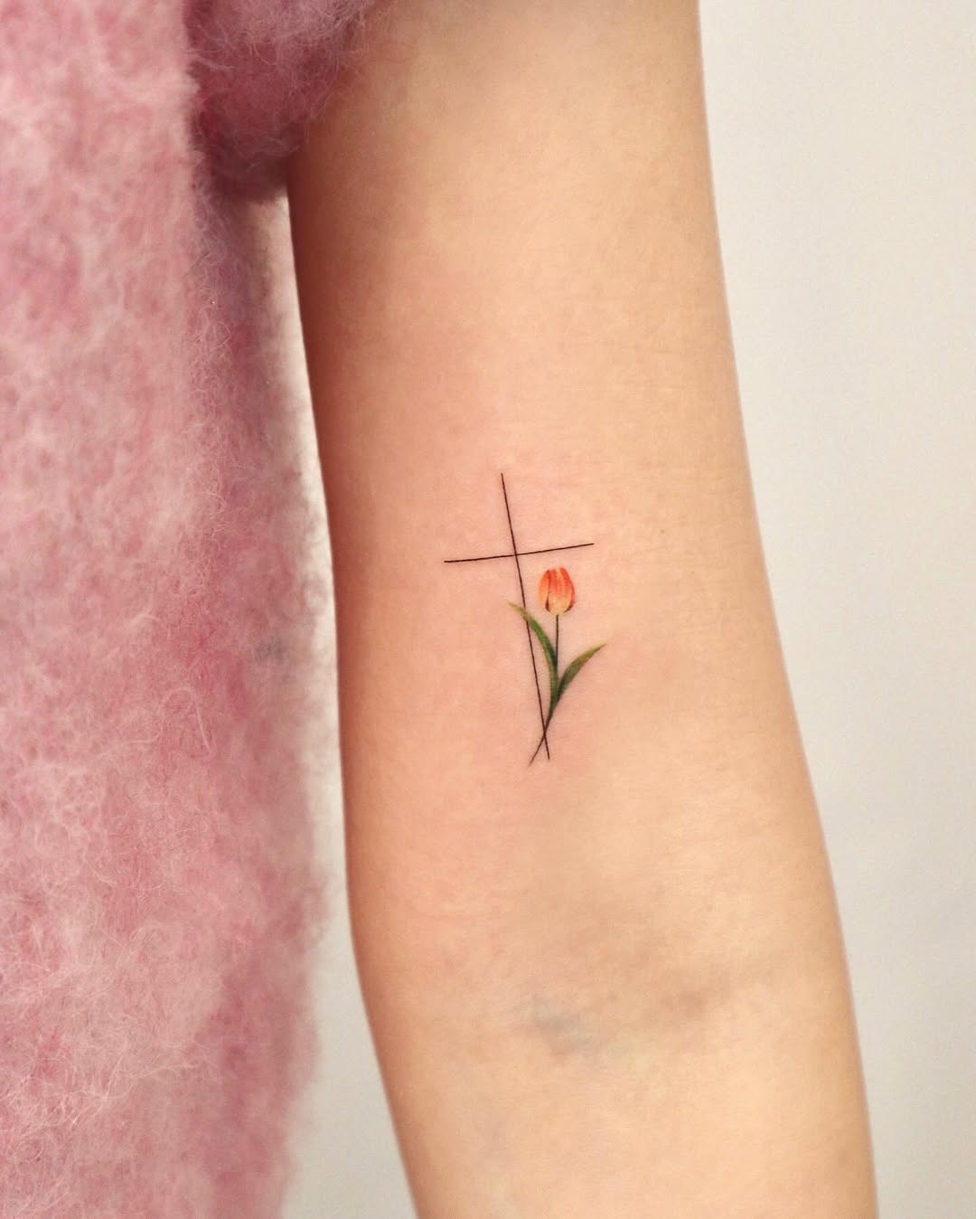 Minimalistic cross with a floral touch