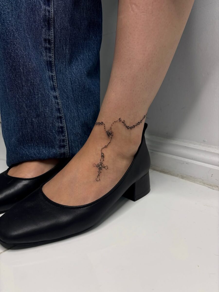Stylish cross tattoo as an anklet accessory