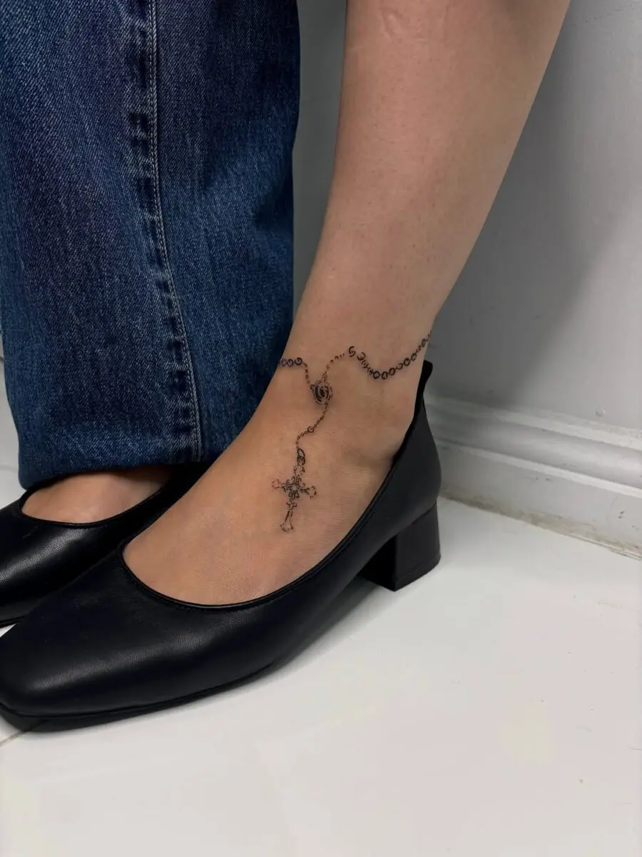Stylish cross tattoo as an anklet accessory