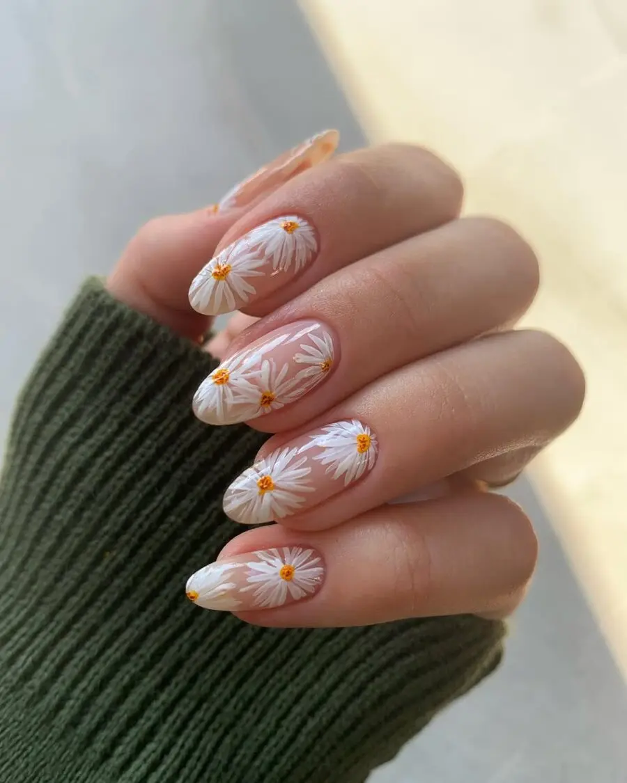 Charming daisy nails for a fresh look