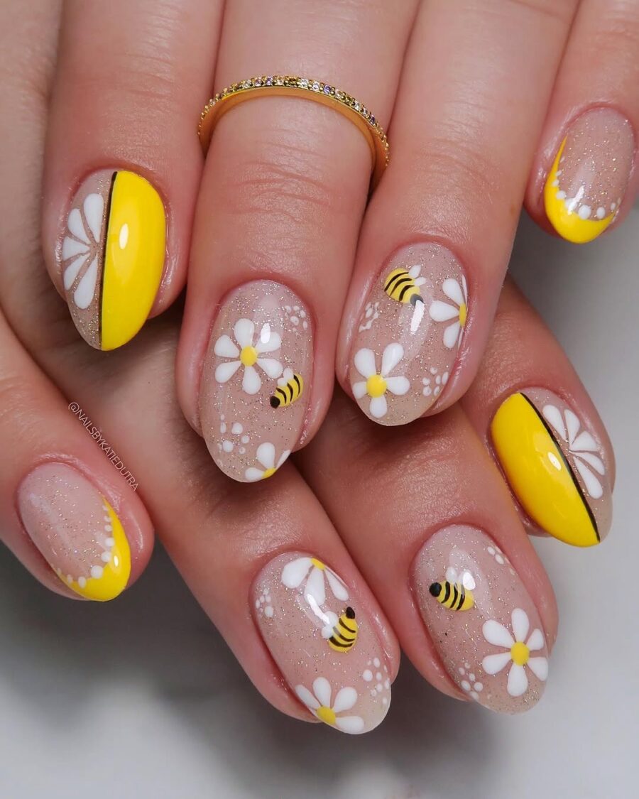 Bright daisies and bumblebees nail art