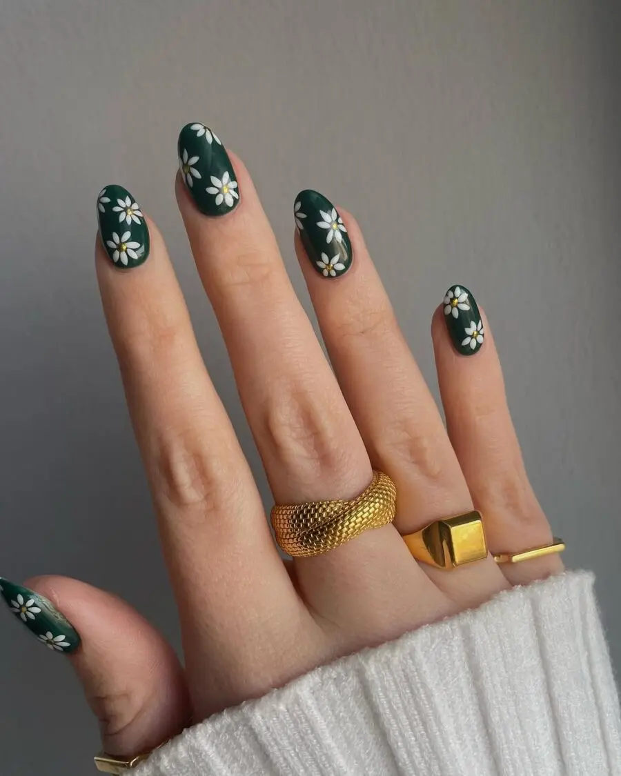 Elegant green daisy nails with a chic vibe