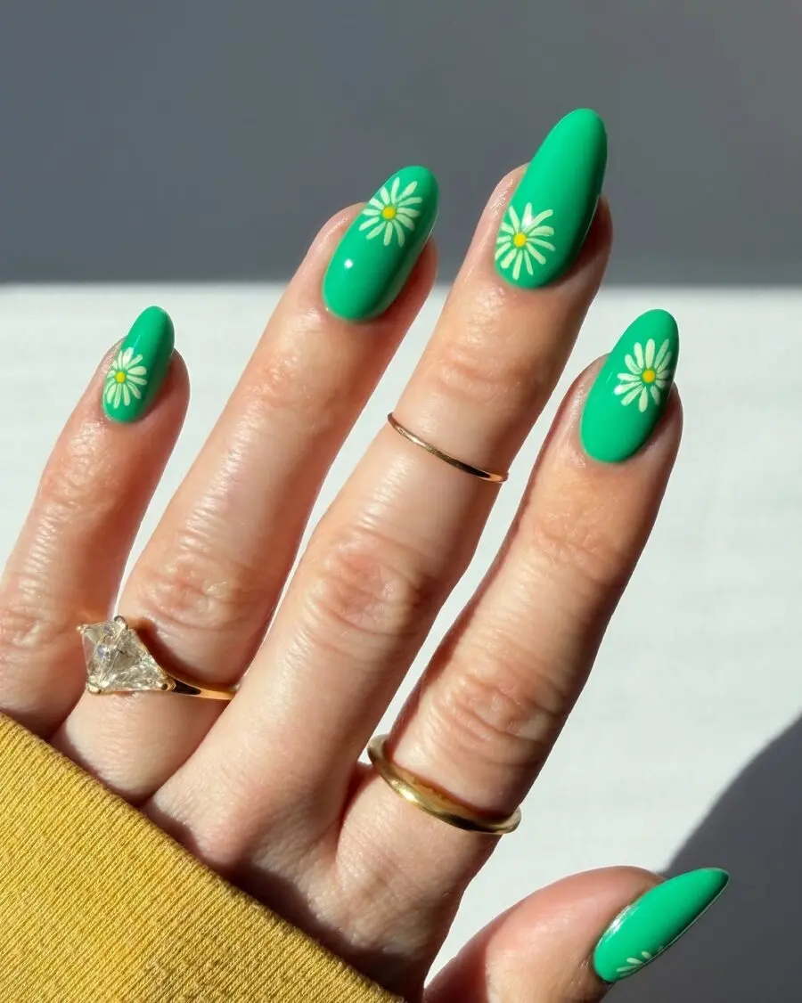 Trendy daisy nail art for vibrant styles