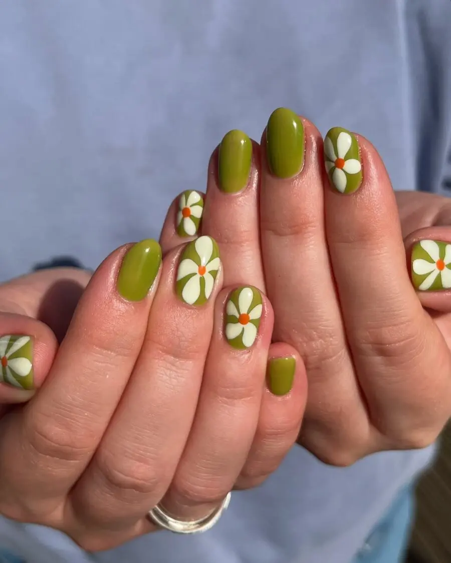 Charming Daisy Nail Art with Bold Green Base