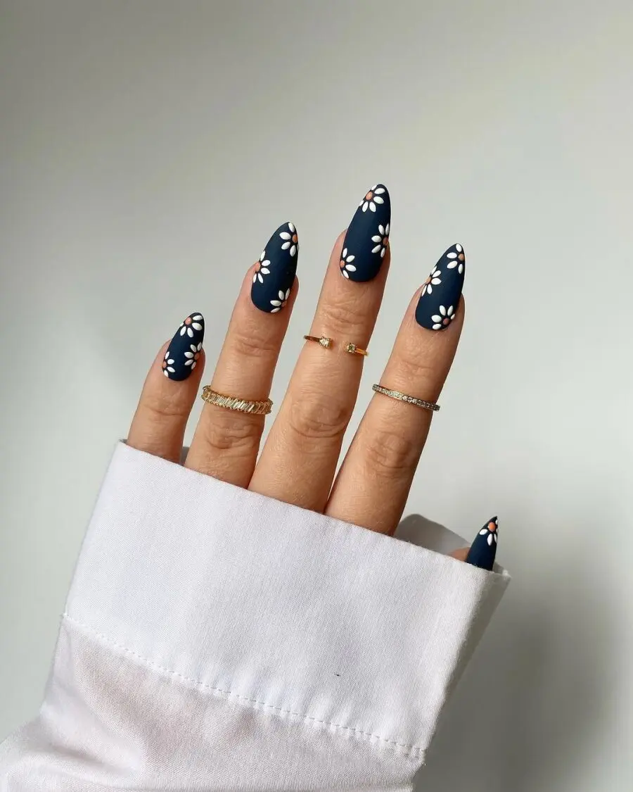 Trendy daisy nails for a chic look