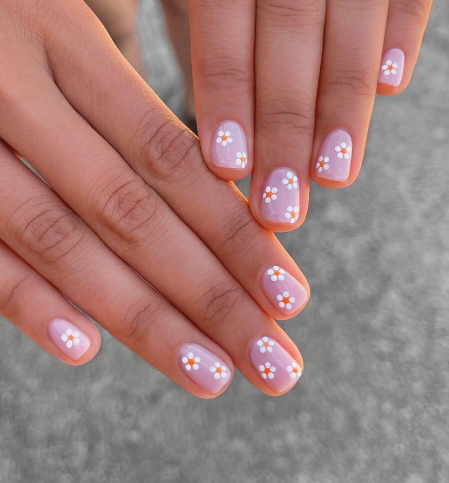 Charming daisy design for a fresh look