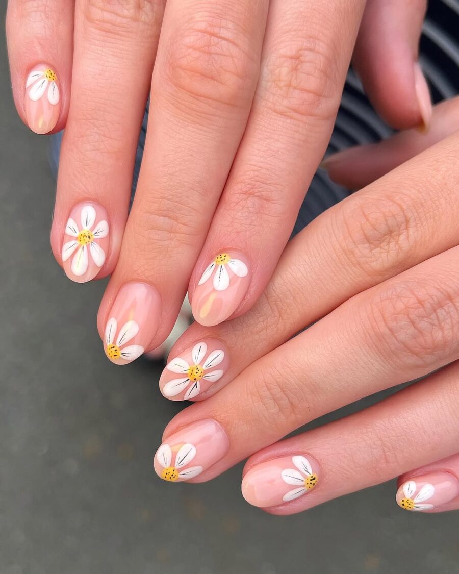 Charming daisy nail art for a fresh look