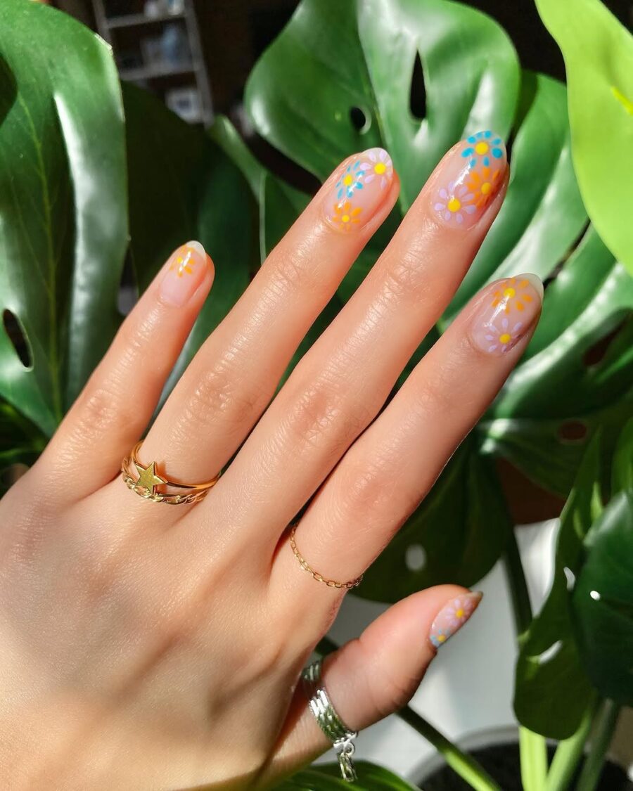 Bright Daisy Nails for Spring and Summer