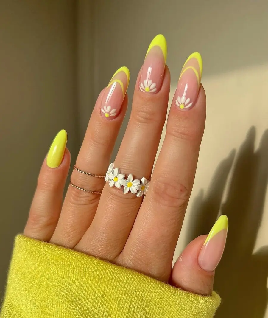 Cheerful daisy nails with vibrant yellow tips