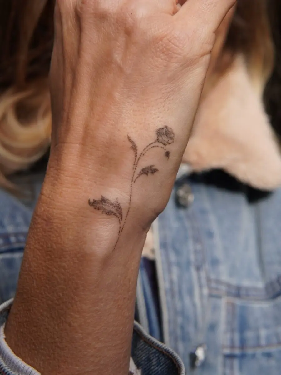 Elegant floral side hand tattoo idea