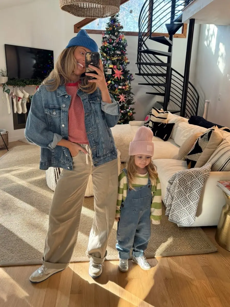 Stylish Family Outfits for Winter Photos