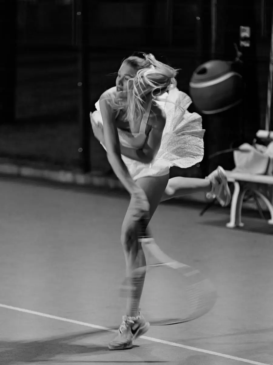 Chic hairstyle for an athletic serving pose