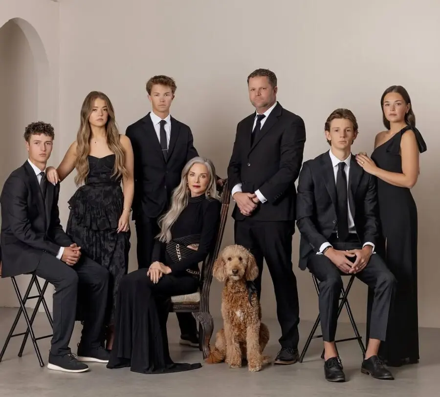 Sophisticated family styles in black and white