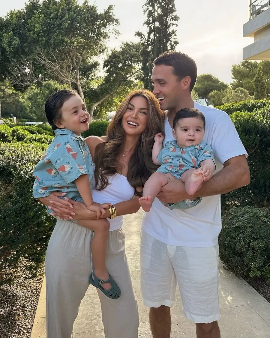Charming Matching Outfits for Family Bonding