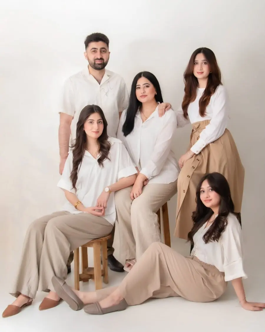 Elegant Neutral Tones for Family Photos