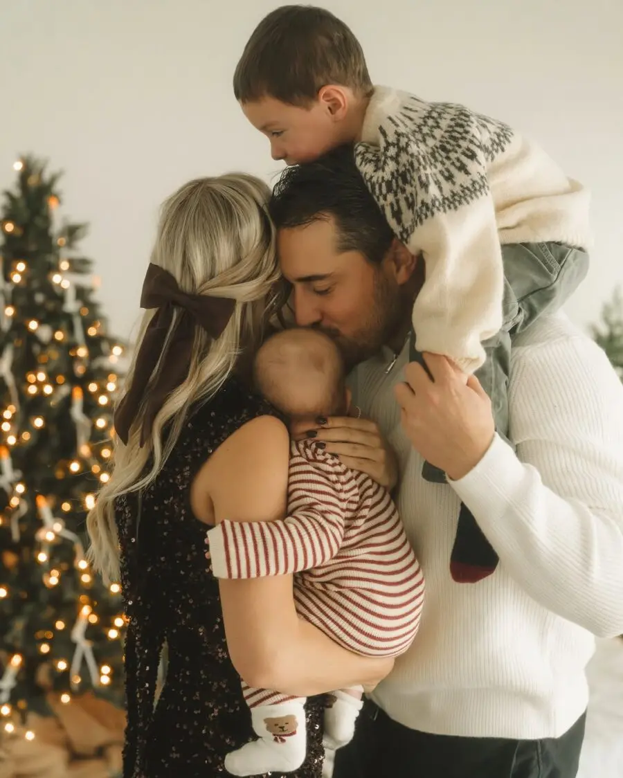 Cozy holiday outfits for joyful family moments