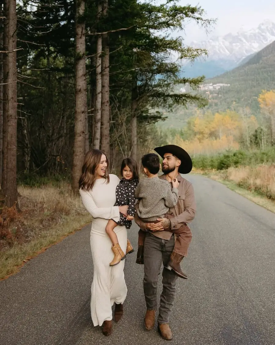 Cozy Family Outfits for a Nature Photoshoot
