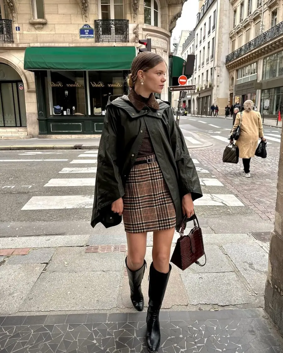 Chic outfit for rainy days in the city