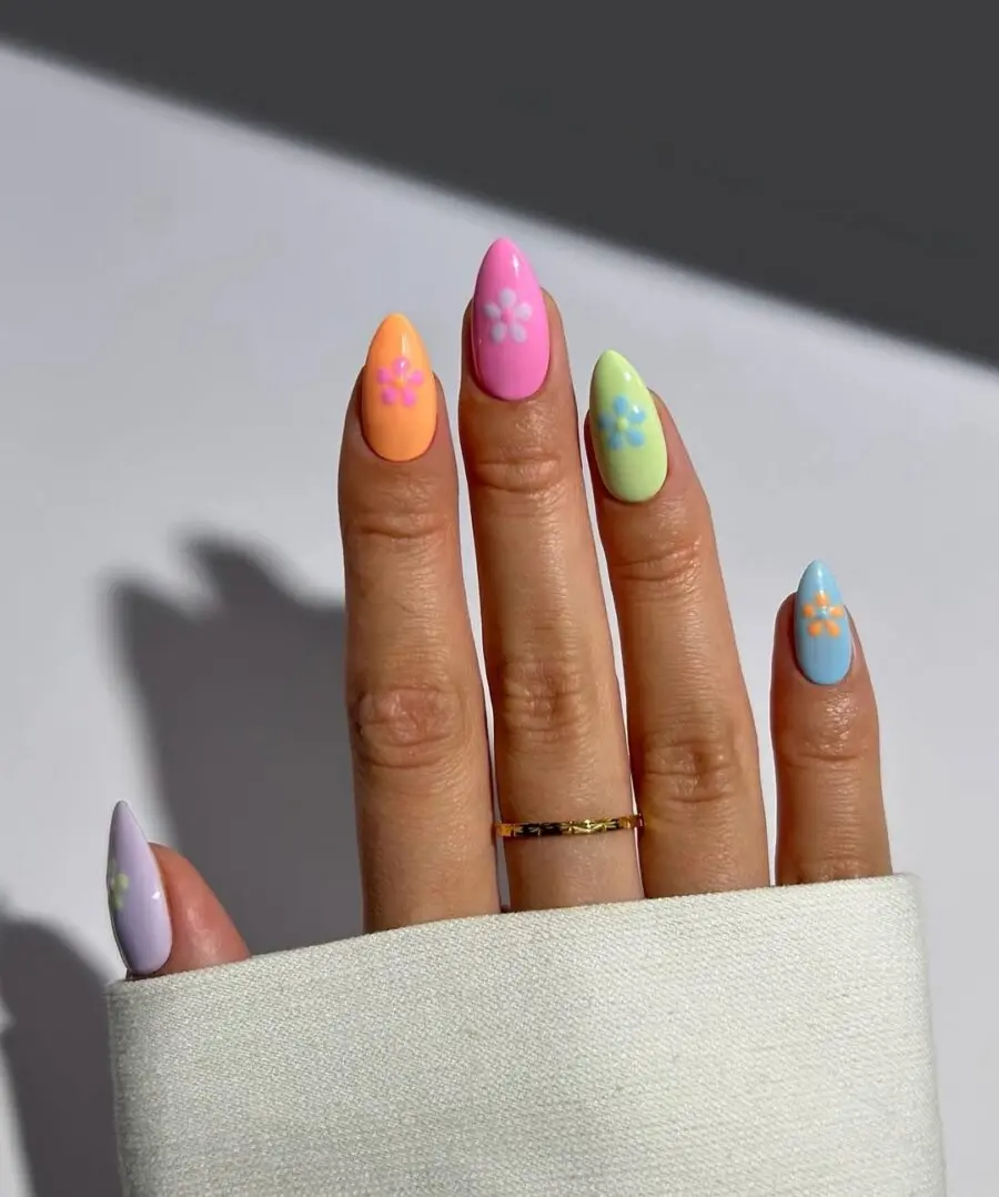Charming pastel flower nail designs for spring