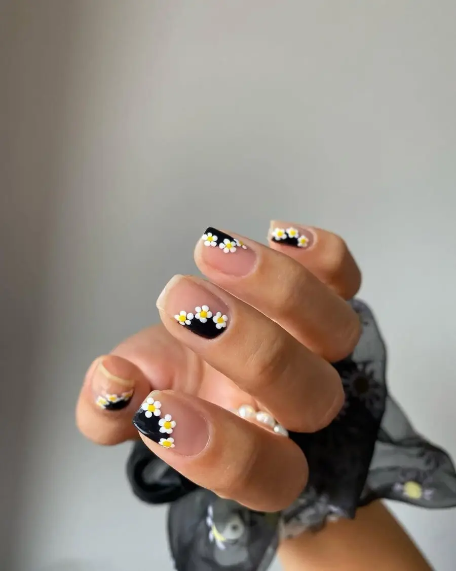 Chic black flower nails for a bold statement