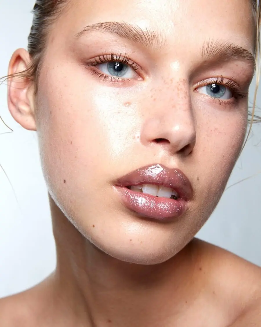 Shiny lips perfect for summer days