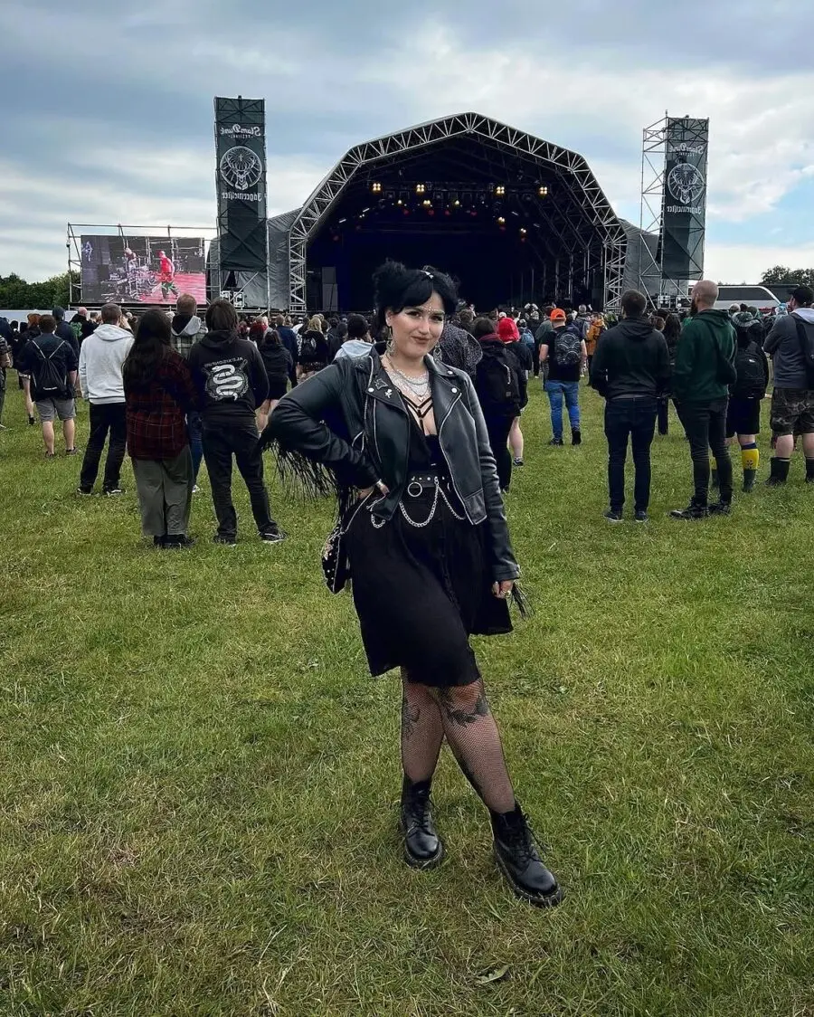 Edgy grunge look at a music festival