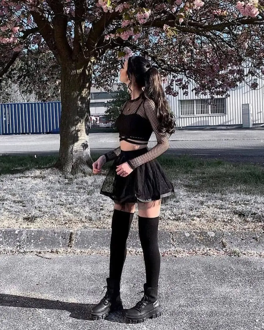 Edgy Grunge Style with a Feminine Twist