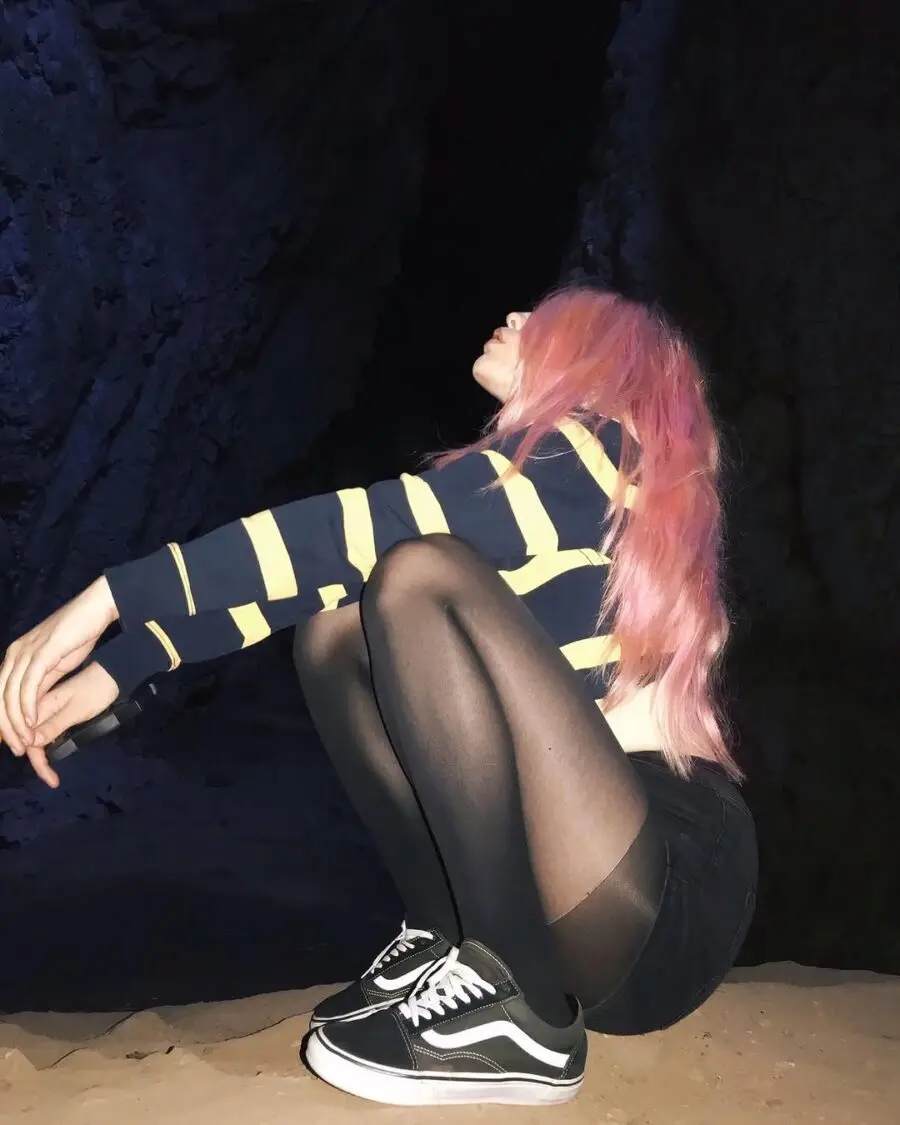 Bold grunge look with playful pink accents