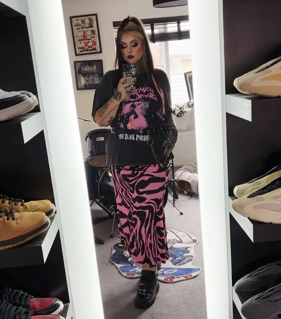 Bold Pink Zebra Stripe Grunge Look
