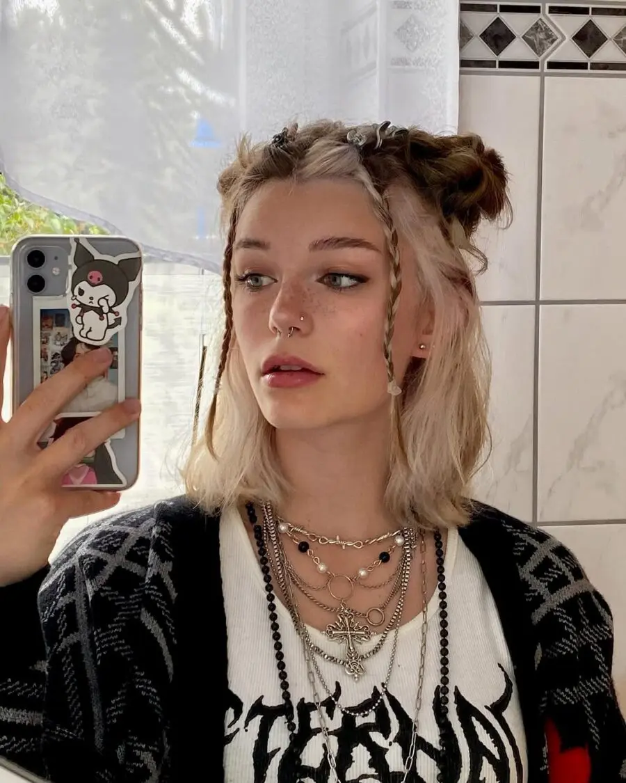 Chic Urban Grunge Look With Elegant Accessories
