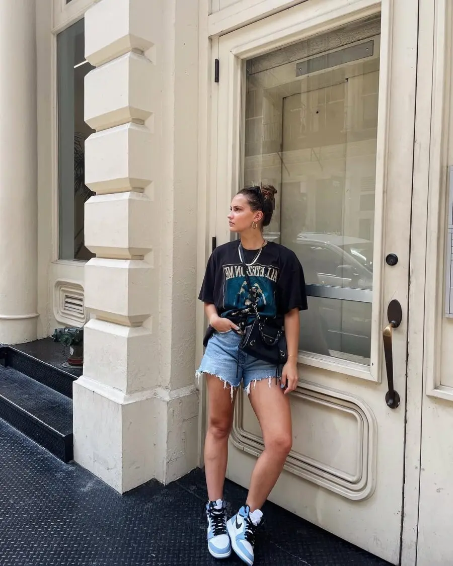 Chic grunge style with vintage flair