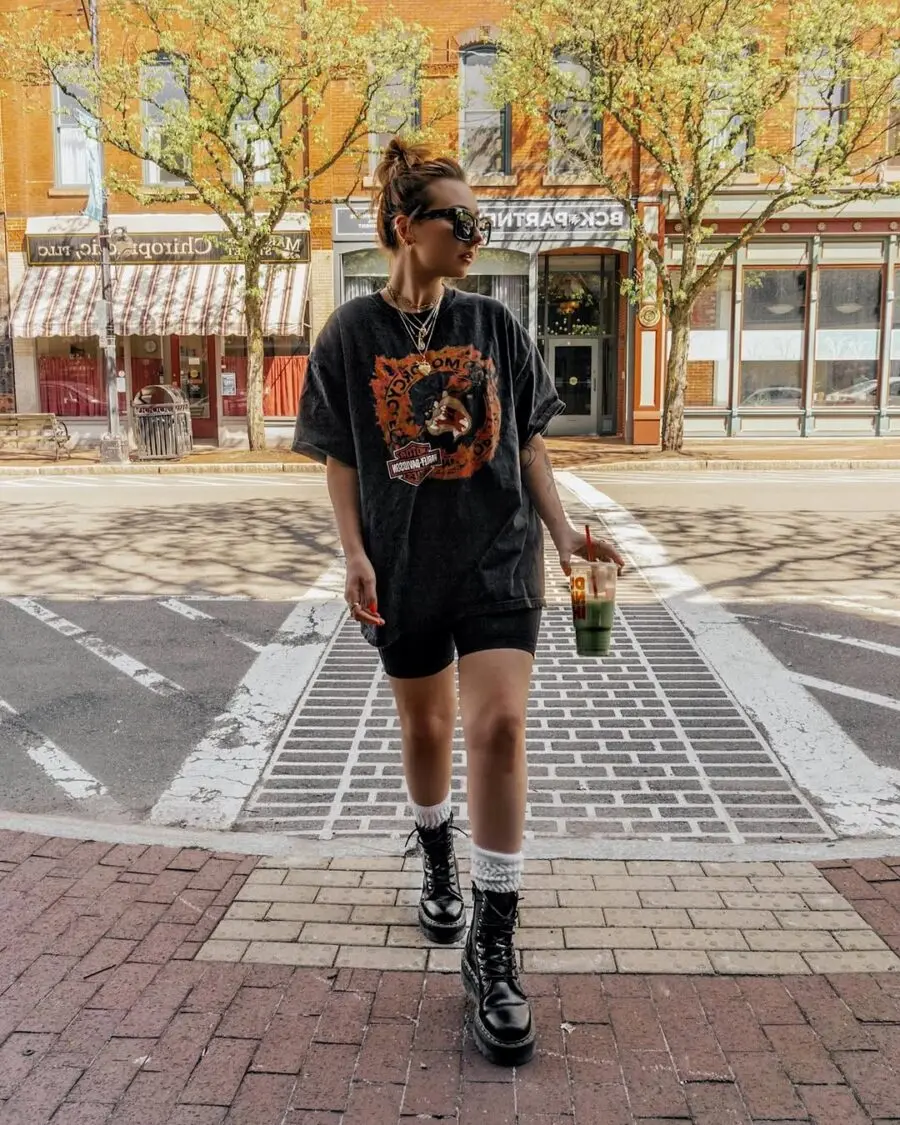 Effortlessly cool grunge street style look