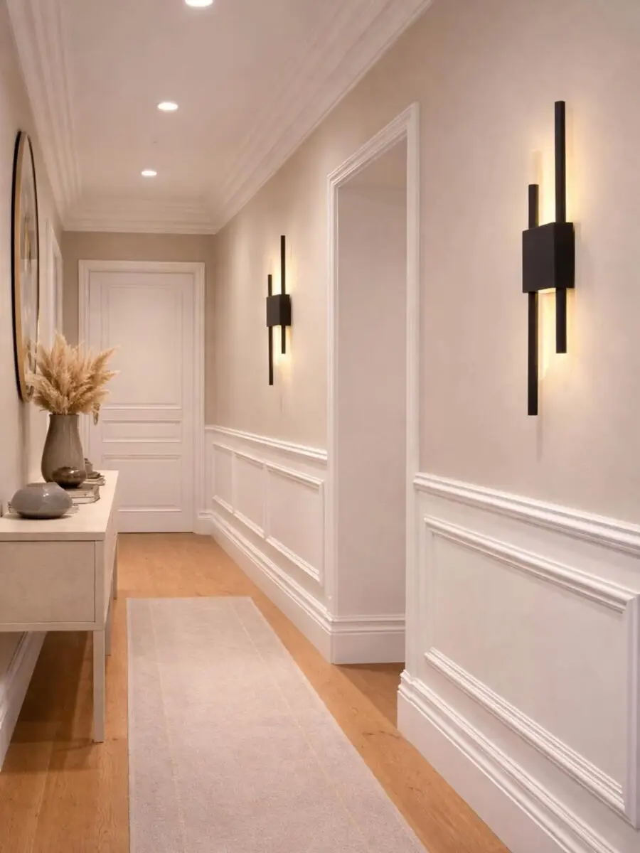 Sleek and modern hallway decor inspiration