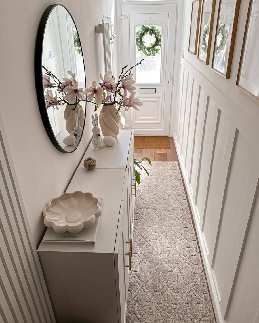 Elegant and minimal hallway decor inspiration