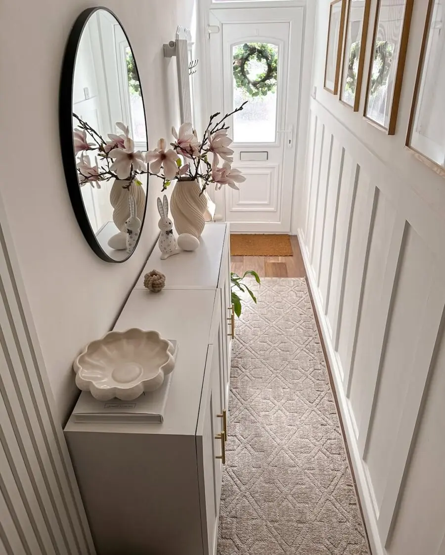 Elegant and minimal hallway decor inspiration