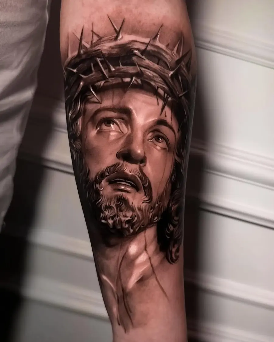 Dramatic depiction of Christ with crown of thorns