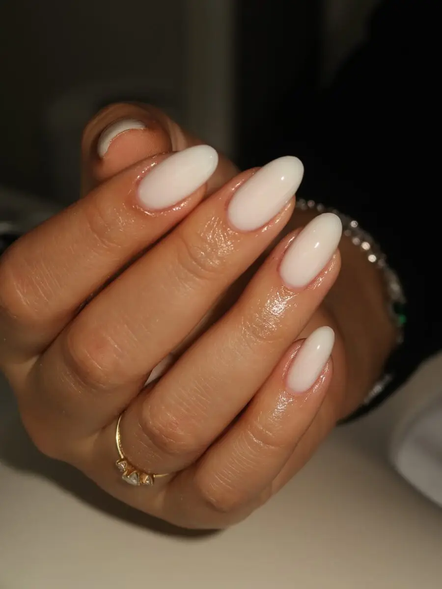 Elegant milky nails for a chic look
