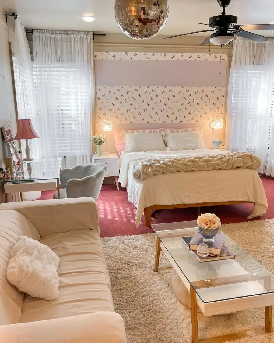 Chic and Cozy Minimalist Dorm Room Vibe