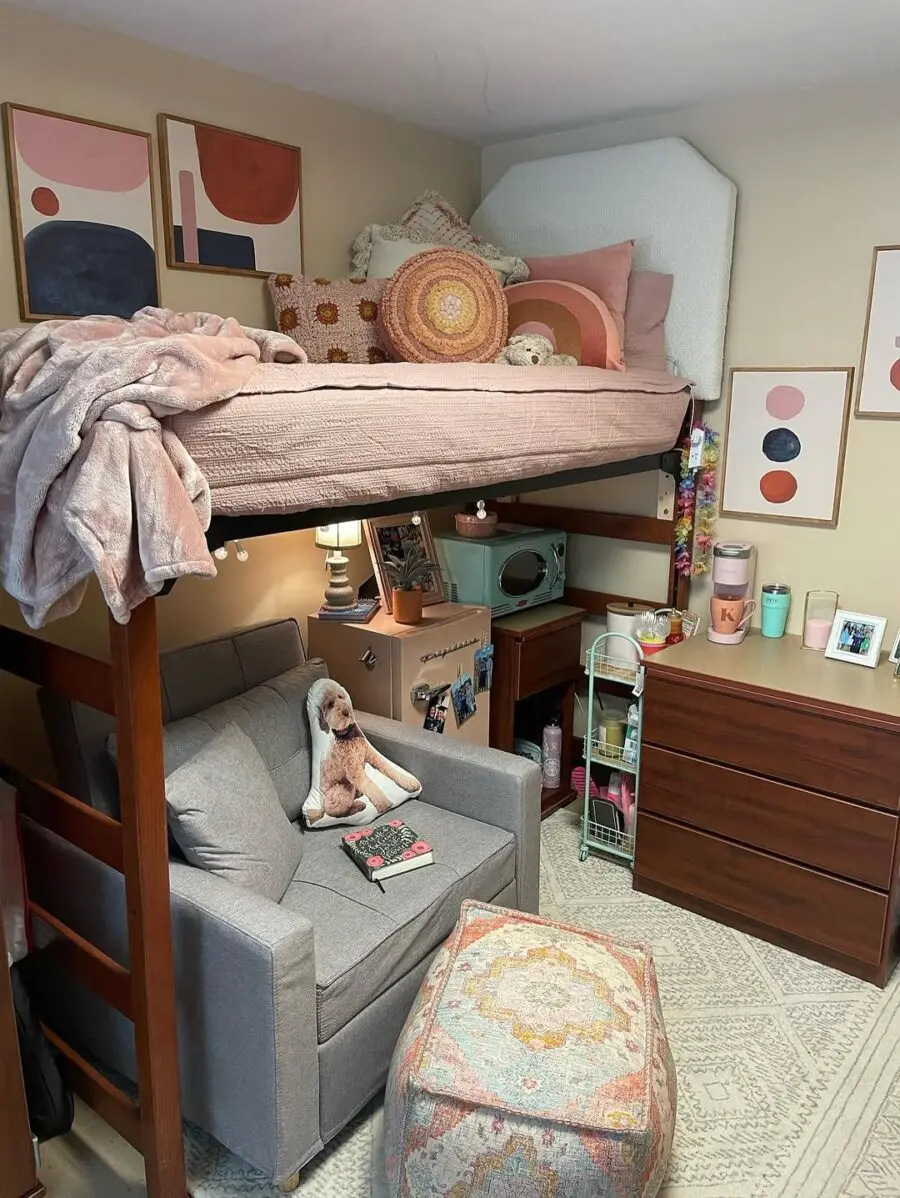 Cozy and Colorful Minimalist Dorm Design