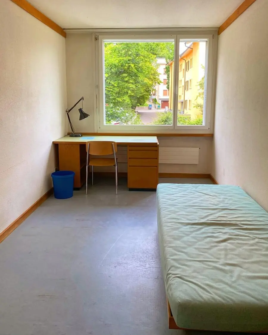 Bright and Functional Minimalist Dorm Room Decor